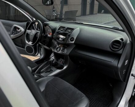 Серый Тойота РАВ 4, объемом двигателя 2 л и пробегом 143 тыс. км за 12800 $, фото 10 на Automoto.ua