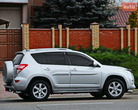 Сірий Тойота РАВ 4, об'ємом двигуна 2 л та пробігом 141 тис. км за 12750 $, фото 6 на Automoto.ua