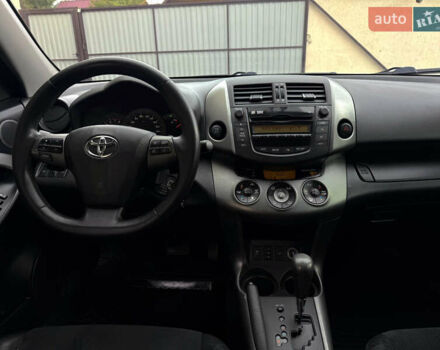 Сірий Тойота РАВ 4, об'ємом двигуна 2 л та пробігом 143 тис. км за 12800 $, фото 6 на Automoto.ua