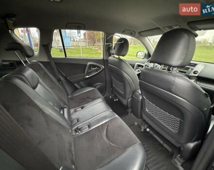 Серый Тойота РАВ 4, объемом двигателя 2.36 л и пробегом 126 тыс. км за 17000 $, фото 8 на Automoto.ua