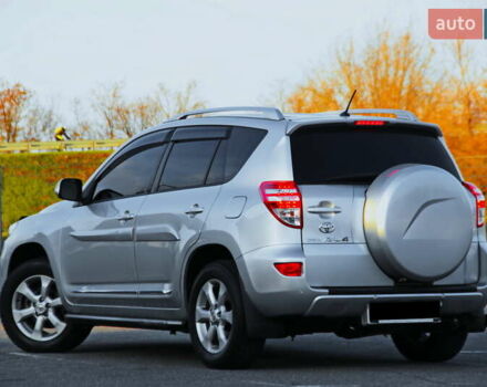 Серый Тойота РАВ 4, объемом двигателя 2 л и пробегом 142 тыс. км за 13200 $, фото 1 на Automoto.ua