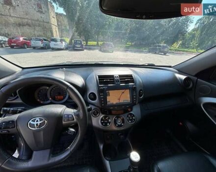 Серый Тойота РАВ 4, объемом двигателя 2.23 л и пробегом 215 тыс. км за 13799 $, фото 12 на Automoto.ua