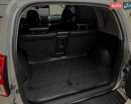 Сірий Тойота РАВ 4, об'ємом двигуна 2 л та пробігом 143 тис. км за 12800 $, фото 8 на Automoto.ua