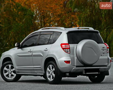 Сірий Тойота РАВ 4, об'ємом двигуна 2 л та пробігом 143 тис. км за 12800 $, фото 4 на Automoto.ua