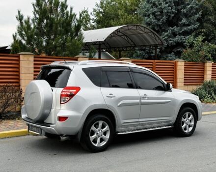 Серый Тойота РАВ 4, объемом двигателя 2 л и пробегом 143 тыс. км за 12800 $, фото 1 на Automoto.ua