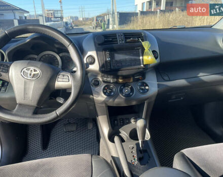 Сірий Тойота РАВ 4, об'ємом двигуна 2 л та пробігом 130 тис. км за 15500 $, фото 9 на Automoto.ua