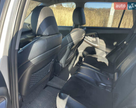Сірий Тойота РАВ 4, об'ємом двигуна 2 л та пробігом 130 тис. км за 15500 $, фото 7 на Automoto.ua