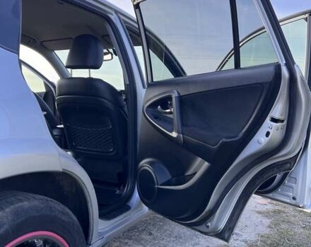 Тойота РАВ 4 2012 в Ровно на Automoto.ua Серый Тойота РАВ 4, объемом двигателя 2.2 л и пробегом 257 тыс. км за 13950 $, фото 23 на Automoto.ua