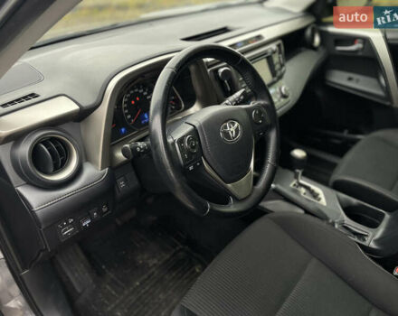 Сірий Тойота РАВ 4, об'ємом двигуна 2.49 л та пробігом 180 тис. км за 15900 $, фото 10 на Automoto.ua