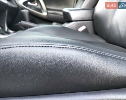 Сірий Тойота РАВ 4, об'ємом двигуна 2.23 л та пробігом 185 тис. км за 13800 $, фото 4 на Automoto.ua