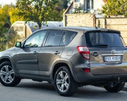 Сірий Тойота РАВ 4, об'ємом двигуна 2.2 л та пробігом 187 тис. км за 8000 $, фото 4 на Automoto.ua