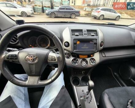 Сірий Тойота РАВ 4, об'ємом двигуна 2 л та пробігом 124 тис. км за 13800 $, фото 7 на Automoto.ua