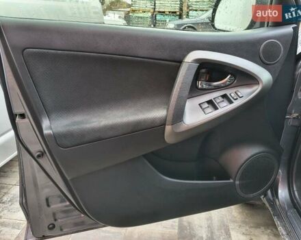 Сірий Тойота РАВ 4, об'ємом двигуна 2 л та пробігом 124 тис. км за 13800 $, фото 18 на Automoto.ua