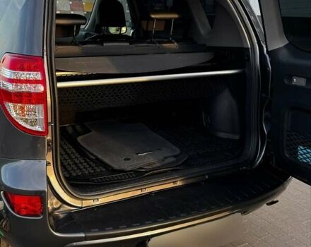 Серый Тойота РАВ 4, объемом двигателя 2.36 л и пробегом 232 тыс. км за 15500 $, фото 4 на Automoto.ua