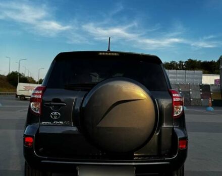 Серый Тойота РАВ 4, объемом двигателя 2.36 л и пробегом 232 тыс. км за 15500 $, фото 2 на Automoto.ua