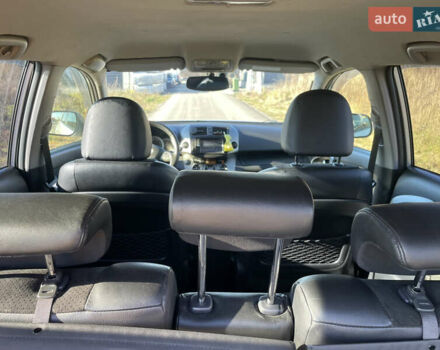 Сірий Тойота РАВ 4, об'ємом двигуна 2 л та пробігом 130 тис. км за 15500 $, фото 6 на Automoto.ua