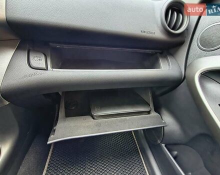 Сірий Тойота РАВ 4, об'ємом двигуна 2 л та пробігом 124 тис. км за 13800 $, фото 3 на Automoto.ua