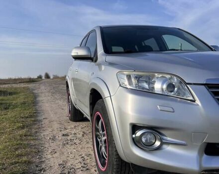 Тойота РАВ 4 2012 в Ровно на Automoto.ua Серый Тойота РАВ 4, объемом двигателя 2.2 л и пробегом 257 тыс. км за 13950 $, фото 5 на Automoto.ua