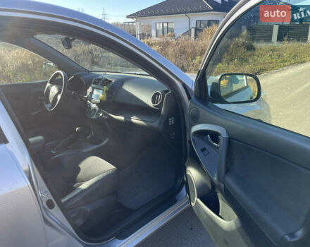 Сірий Тойота РАВ 4, об'ємом двигуна 2 л та пробігом 130 тис. км за 15500 $, фото 14 на Automoto.ua