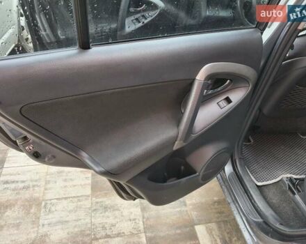 Сірий Тойота РАВ 4, об'ємом двигуна 2 л та пробігом 124 тис. км за 13800 $, фото 17 на Automoto.ua