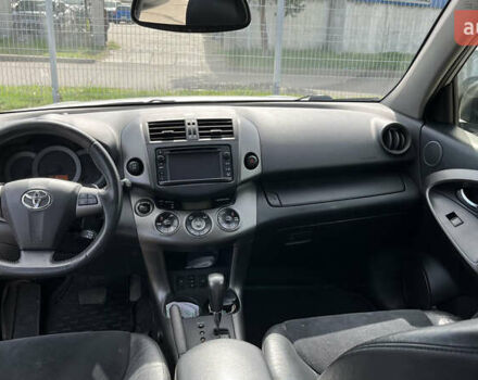 Сірий Тойота РАВ 4, об'ємом двигуна 2 л та пробігом 270 тис. км за 14700 $, фото 6 на Automoto.ua