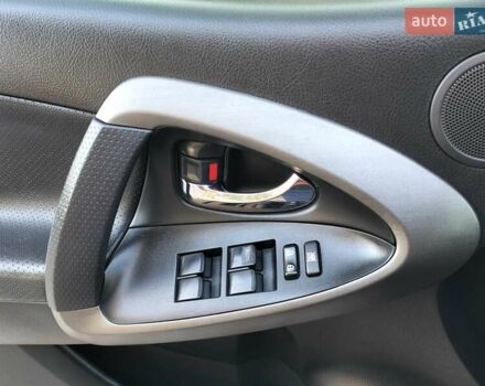 Сірий Тойота РАВ 4, об'ємом двигуна 2.23 л та пробігом 185 тис. км за 13800 $, фото 9 на Automoto.ua