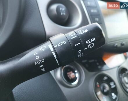 Сірий Тойота РАВ 4, об'ємом двигуна 2.23 л та пробігом 185 тис. км за 13800 $, фото 11 на Automoto.ua