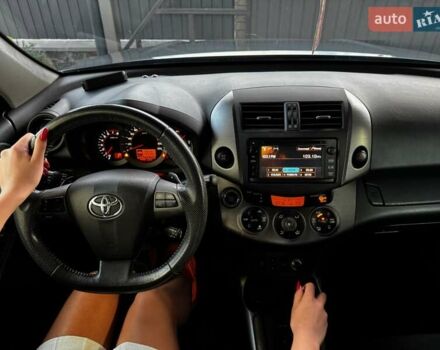 Серый Тойота РАВ 4, объемом двигателя 2.36 л и пробегом 232 тыс. км за 15500 $, фото 6 на Automoto.ua