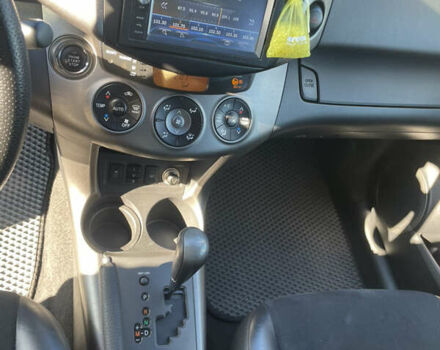 Сірий Тойота РАВ 4, об'ємом двигуна 2 л та пробігом 130 тис. км за 15500 $, фото 11 на Automoto.ua