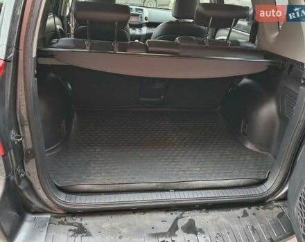 Сірий Тойота РАВ 4, об'ємом двигуна 2 л та пробігом 124 тис. км за 13800 $, фото 14 на Automoto.ua