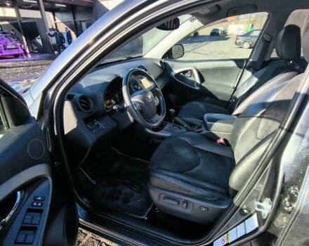 Сірий Тойота РАВ 4, об'ємом двигуна 2 л та пробігом 124 тис. км за 13800 $, фото 21 на Automoto.ua