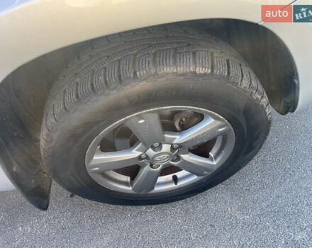 Сірий Тойота РАВ 4, об'ємом двигуна 2 л та пробігом 130 тис. км за 15500 $, фото 18 на Automoto.ua