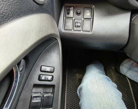Сірий Тойота РАВ 4, об'ємом двигуна 2 л та пробігом 124 тис. км за 13800 $, фото 6 на Automoto.ua