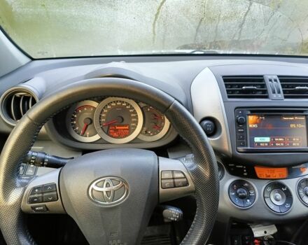 Серый Тойота РАВ 4, объемом двигателя 2.2 л и пробегом 270 тыс. км за 13499 $, фото 1 на Automoto.ua