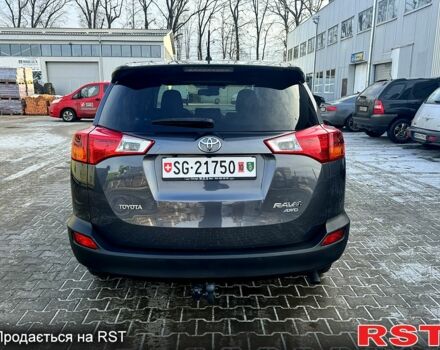 Серый Тойота РАВ 4, объемом двигателя 2 л и пробегом 220 тыс. км за 18450 $, фото 1 на Automoto.ua