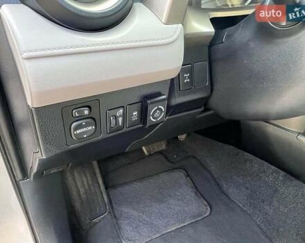 Сірий Тойота РАВ 4, об'ємом двигуна 2.49 л та пробігом 251 тис. км за 11000 $, фото 16 на Automoto.ua