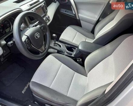 Сірий Тойота РАВ 4, об'ємом двигуна 2.49 л та пробігом 251 тис. км за 11000 $, фото 5 на Automoto.ua