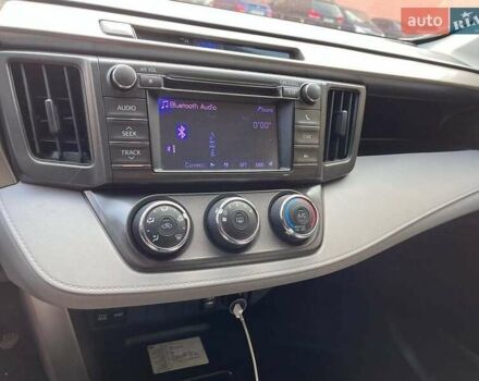 Сірий Тойота РАВ 4, об'ємом двигуна 2.49 л та пробігом 251 тис. км за 11000 $, фото 8 на Automoto.ua