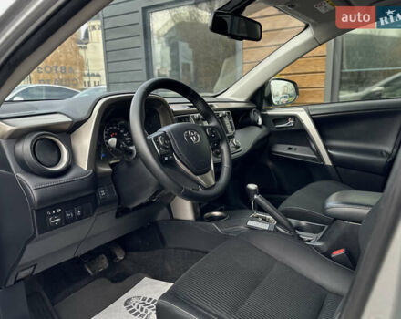 Сірий Тойота РАВ 4, об'ємом двигуна 2.23 л та пробігом 246 тис. км за 19500 $, фото 28 на Automoto.ua