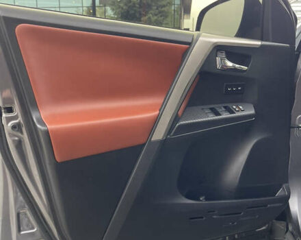 Сірий Тойота РАВ 4, об'ємом двигуна 2.49 л та пробігом 200 тис. км за 14300 $, фото 31 на Automoto.ua