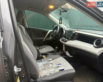 Серый Тойота РАВ 4, объемом двигателя 2.4 л и пробегом 220 тыс. км за 14500 $, фото 3 на Automoto.ua