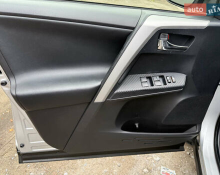 Тойота РАВ 4 2015 в Днепре (Днепропетровске) на Automoto.ua Серый Тойота РАВ 4, объемом двигателя 2.23 л и пробегом 222 тыс. км за 18200 $, фото 4 на Automoto.ua