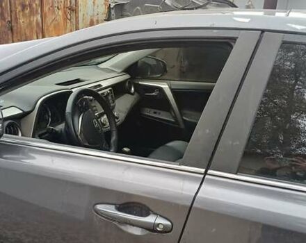 Тойота РАВ 4 2015 у Києві на Automoto.ua Сірий Тойота РАВ 4, об'ємом двигуна 2.49 л та пробігом 67 тис. км за 7000 $, фото 5 на Automoto.ua