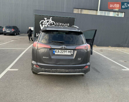 Тойота РАВ 4 2015 у Києві на Automoto.ua Сірий Тойота РАВ 4, об'ємом двигуна 2.49 л та пробігом 150 тис. км за 15000 $, фото 3 на Automoto.ua