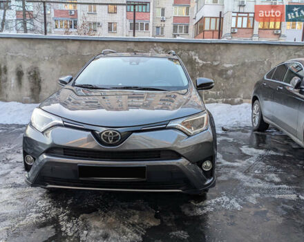 Серый Тойота РАВ 4, объемом двигателя 2.5 л и пробегом 153 тыс. км за 17900 $, фото 2 на Automoto.ua