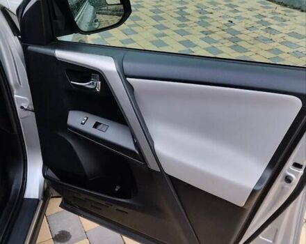 Сірий Тойота РАВ 4, об'ємом двигуна 2.49 л та пробігом 264 тис. км за 15300 $, фото 16 на Automoto.ua