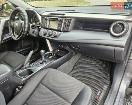 Тойота РАВ 4 2016 в Запорожье на Automoto.ua Серый Тойота РАВ 4, объемом двигателя 2.49 л и пробегом 190 тыс. км за 15900 $, фото 11 на Automoto.ua