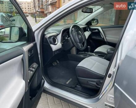 Тойота РАВ 4 2016 в Виннице на Automoto.ua Серый Тойота РАВ 4, объемом двигателя 2.49 л и пробегом 260 тыс. км за 17000 $, фото 12 на Automoto.ua