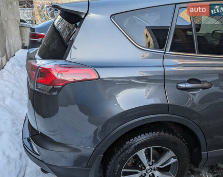 Серый Тойота РАВ 4, объемом двигателя 2.5 л и пробегом 153 тыс. км за 17900 $, фото 3 на Automoto.ua