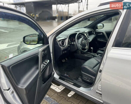 Серый Тойота РАВ 4, объемом двигателя 2.49 л и пробегом 74 тыс. км за 17120 $, фото 5 на Automoto.ua